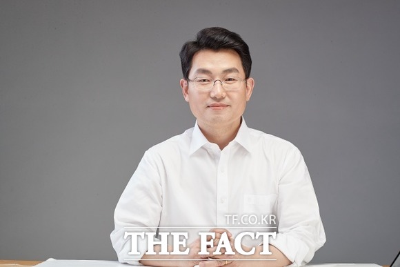 3월9일 대통령 선거와 같이 치뤄지는 대구 중남구 국회의원 보궐선거에 출마한 무소속 도태우 후보는 “구태정치, 기득권 생활에 안주한 정치행정이 아닌 주민들의 의견을 적극 반영해 지역을 발전시키겠다”며 포부를 밝혔다. / 도태우 후보 제공