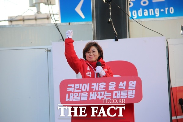 27일 포항을 찾은 국민의 힘 윤석열 지지연설에 나선 김정재의원./포항=오주섭기자