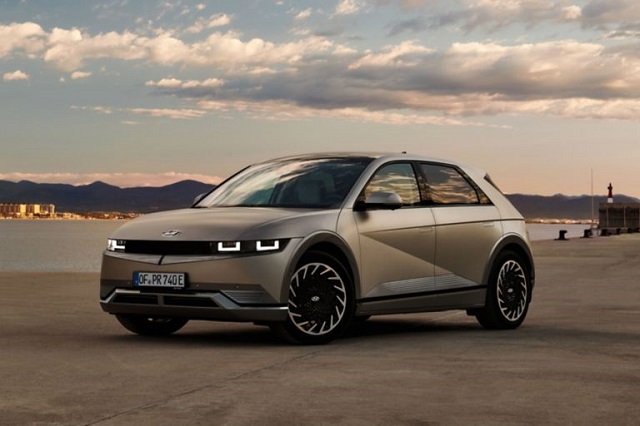 현대차 전용 전기차 아이오닉 5가 독일 자동차 전문 매거진 아우토 자이퉁이 최근 진행한 5개 SUV 전기차 비교 평가에서 경쟁모델을 제치고 최고점을 획득했다. /현대차 제공