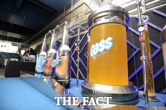 오비맥주는 오는 8일부터 국산 맥주제품의 공장 출고가격을 평균 7.7% 인상한다. /더팩트 DB