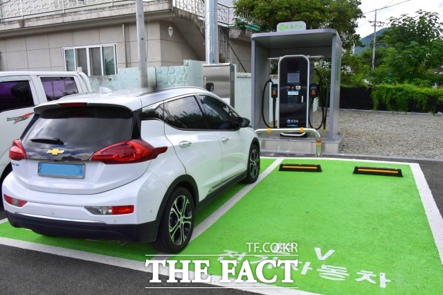 순창군이 미세먼지를 감축하고 대기환경 개선을 위해 전기자동차 민간보급 사업을 추진한다고 2일 밝혔다. /순창군 제공