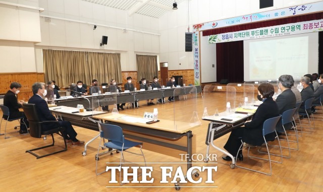 정읍시 관계자는 “정읍산 먹거리를 지역 내 소비하는 먹거리 선순환 체계 구축과 농가 조직화, 거버넌스 지속 운영 등 정책 통합과 관계기관의 협업을 통해 푸드플랜이 올바른 방향으로 정립될 수 있도록 기반을 마련해 나갈 것”이라고 말했다. / 정읍시 제공