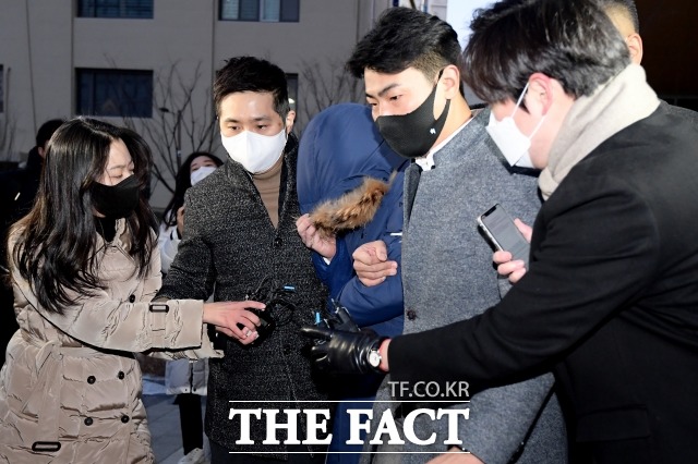 회삿돈 2215억원을 빼돌린 혐의를 받는 오스템임플란트 재무팀장이 첫 공판에서 기록 복사가 안 됐다고 주장해 재판이 공전됐다. /이선화 기자