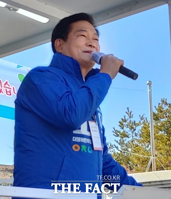 송영길 더불어민주당 대표가 2일 전남 목포 유세에서 이재명 대선 후보 지지를 호소하고 있다./목포=홍정열 기자