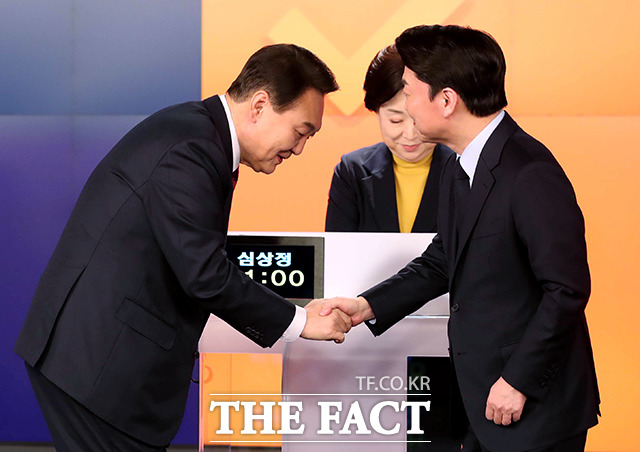 윤석열 국민의힘 대선 후보와 안철수 국민의당 대선 후보는 대선 6일을 남겨둔 3일 저희 두 사람은 원팀(One Team)이라며 후보 단일화를 선언했다. /국회사진취재단