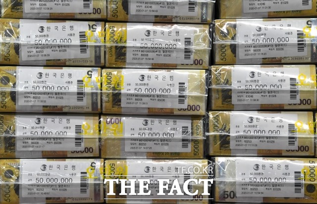 서울 방배경찰서는 유명 연예인으로 활동하고 있는 딸을 둔 여성 A씨를 고액 이자 사기 혐의로 수사할 방침이다. 사진은 기사 내용과 무관함. /더팩트 DB