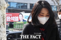  홀로 사전투표한 김건희, 유세 지원엔 '침묵' [TF영상]