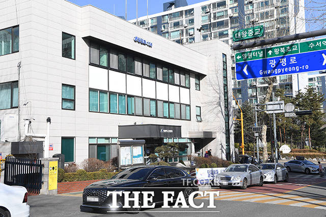 박 전 대통령이 사전투표를 마친 일원본동주민센터는 삼성서울병원에서 1km 이내로, 차량으로 약 3분이면 이동이 가능한 위치다. /배정한 기자