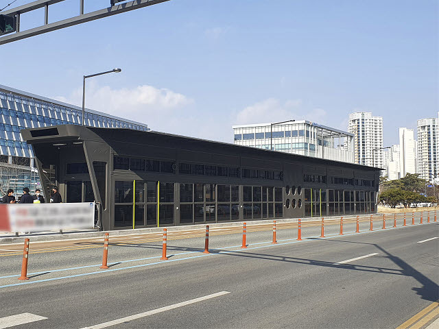 세종시청 인근에 국내에서는 처음으로 만들어진 폐쇄형 BRT (간선급행버스) 정류장. / 철도기술연구원 제공