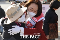  '새로운 세상 열겠다' 광주 무등산에서 유세 가진 김재연 [TF사진관]