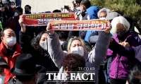  윤석열 유세에서 '전쟁반대' 외치는 대학생들 [포토]