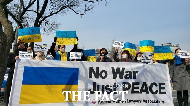 7일 오후 12시 30분 서울 중구 주한 러시아대사관 인근에서 한국여성변호사회가 러시아의 우크라이나 침공 규탄 집회를 진행했다. /신정인 인턴기자