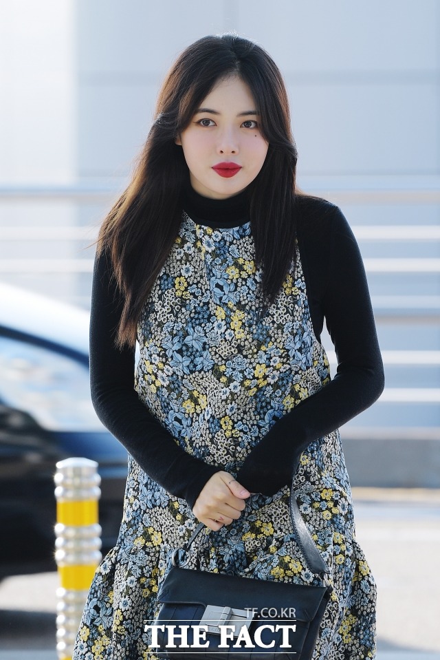 가수 현아가 백신 2차 접종까지 완료한 상황에서 코로나19 확진 판정을 받으며 활동을 전면 중단하기로 결정했다. /더팩트 DB