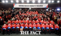  출구조사 초접전…박수 보내는 국민의힘 개표상황실 [TF사진관]