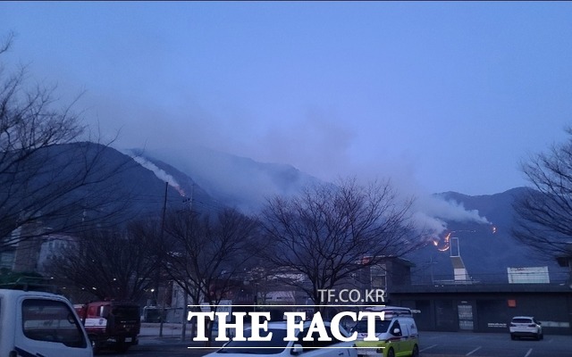 ‘대구 가창산불’이 13일째 진화중인 가운데 달성군이 방화 가능성을 제기해 경찰이 수사에 나섰다./대구소방안전본부 제공