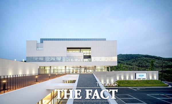 애터미가 강원도와 경상북도 등 산불피해 복구 성금 1억원을 기부했다. /애터미 제공