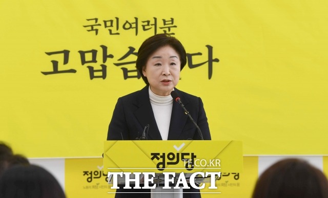 이재명 더불어민주당 대선 후보가 제20대 대통령 선거에서 윤석열 당선인에게 24만 7077표(0.73%p)의 근소한 차이로 졌다. 이에 친여 성향 누리꾼들은 이번 대선을 완주한 심상정 정의당 대선 후보에게 비난과 공격의 화살을 돌리고 있다. /국회=남윤호 기자