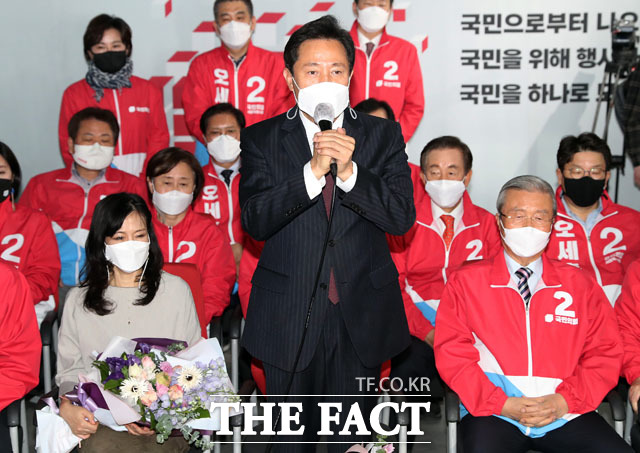 오세훈 당시 국민의힘 서울시장 후보가 2021년 4월8일 오전 서울 여의도 국민의힘 중앙당사에 마련된 개표상황실에서 당선이 확실해지자 당선 소감을 밝히고 있다. /남윤호 기자