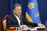  코로나19 누적 사망자 1만 명…文 대통령 '깊은 위로와 애도의 마음'