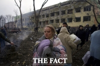  러시아 무차별 공격...'최악의 상황 직면한 마리우폴' [TF사진관]