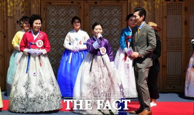 대한민국 여성 시니어를 대표할 어르신을 선발하는 제6회 전국 시니어춘향 선발대회가 5월 3일 전북 남원시에서 개최된다. 사진은 제5회 시니어 춘향선발대회 /남원시 제공