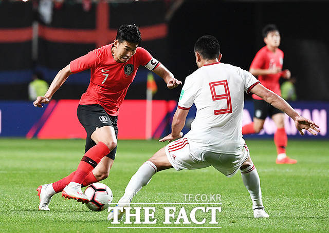아시아 축구 최강을 다투는 한국과 이란 경기는 항상 팬들의 큰 관심을 끌어왔다. 사진은 2019년 6월 서울월드컵경기장엣 6만 관중이 입장한 가운데 펼쳐진 한국과 이란의 평가전./더팩트 DB
