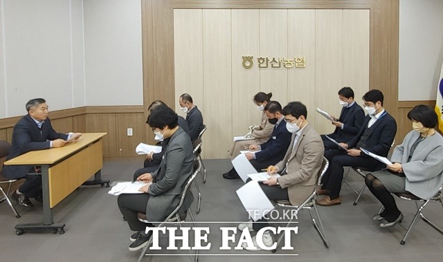 이용권 농협조합감사위원회사무처 충남검사국장이 한산농협 임직원을 대상으로 중대재해 처벌 등에 관한 법률 교육을 실시하고 있다. / 농협충남세종지역본부 제공