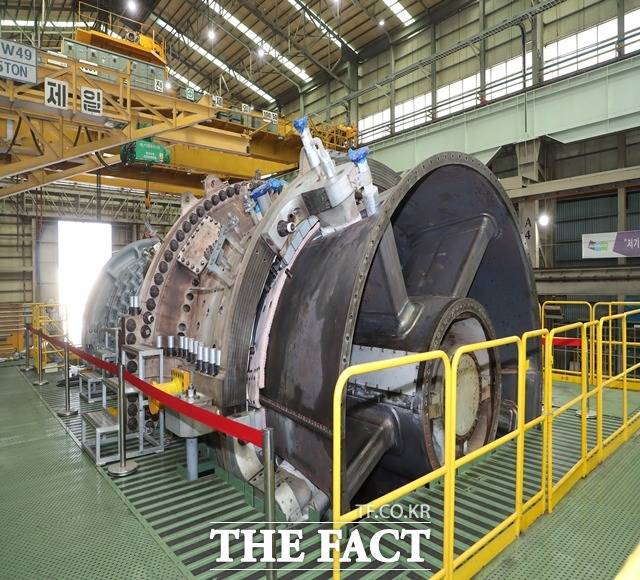 두산중공업이 국내 최초로 독자개발에 성공한 270MW급 발전용 대형 가스터빈./창원시 제공