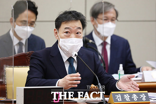 국민의힘 측의 사퇴 압박을 받는 김오수 검찰총장이 스스로 물러날 생각이 없다는 의사를 밝혔다. /더팩트 DB