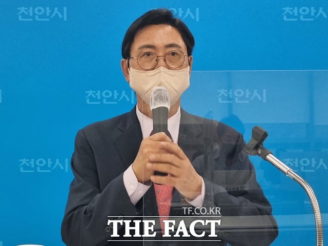 이명수 국민의힘 충남도당위원장이 17일 천안시청 브리핑실을 방문해 대선 승리에 대한 소감과 지방선거 전략을 제시했다. / 천안=김경동 기자