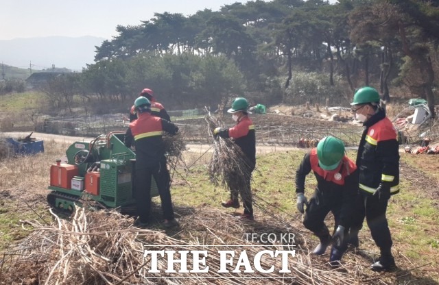 정읍시 관계자는 “특히 봄철에는 고온 건조한 날씨로 인해 산불 발생 위험이 높아 각별한 주의가 필요하다”며 “나 하나쯤이야 하는 마음보다는 나부터 실천하겠다는 마음을 갖고 산불 예방에 적극적인 참여를 바란다”고 말했다. / 정읍시 제공