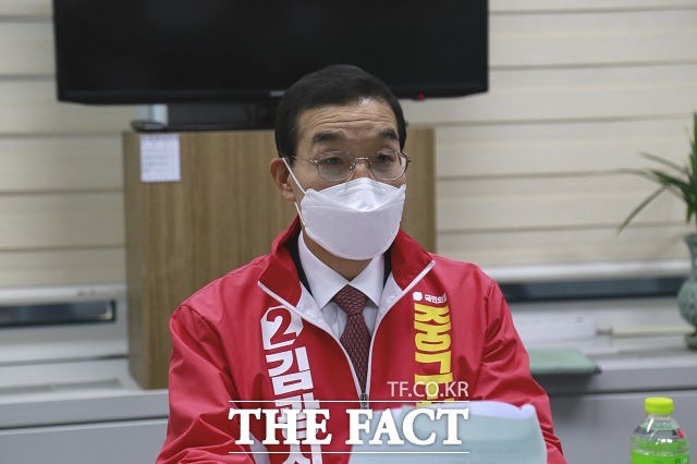 국민의힘 소속 김광신 전 대전 중구 부구청장이 22일 대전시의회에서 중구청장 출마를 선언하고 있다. / 대전 = 김성서 기자