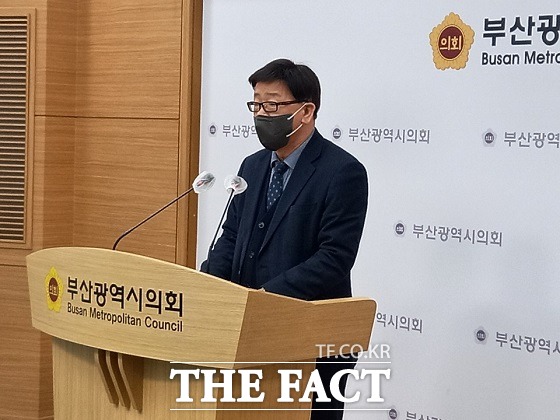 이동호(북구3) 부산시의회 부의장은 24일 오전 10시 30분 시의회 브리핑룸에서 기자회견을 열고 6·1 지방선거에서 북구청장에 불출마를 선언한다고 밝혔다./부산=조탁만 기자.