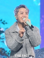  방탄소년단 제이홉, 코로나19 확진 '인후통 외 다른 증상 없다'