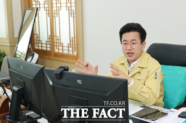 허태정 대전시장은 28일 영상회의로 열린 주간 업무회의를 주재하고 있다. / 대전시 제공