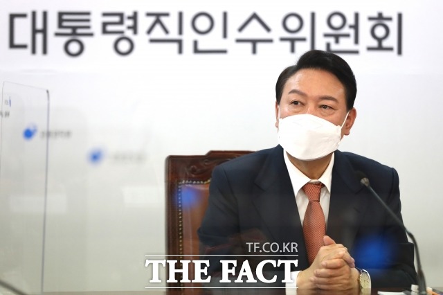 윤석열 대통령 당선인 측이 28일 새 정부 초대 국무총리 인선에 관해 4월 초 정도 후보자에 대한 윤곽이 가려져야 되지 않겠나라고 했다. 사진은 윤 당선인. /국회사진취재단