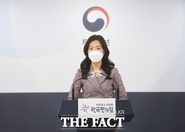 이종주 통일부 대변인이 28일 오전 서울 종로구 정부서울청사에서 열린 정례브리핑에 참석해 발언하고 있다. /이동률 기자