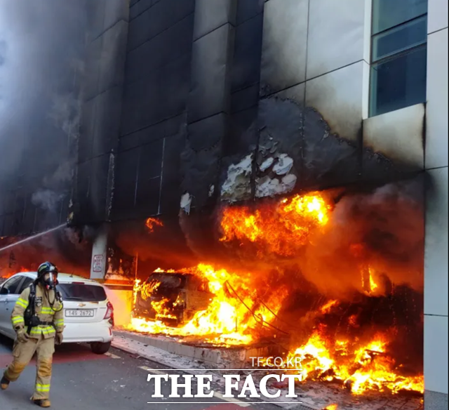청주 한 산부인과에서 불이나 산모와 신생아 등 10여명의 부상자가 발생했다. / 충북소방본부 제공