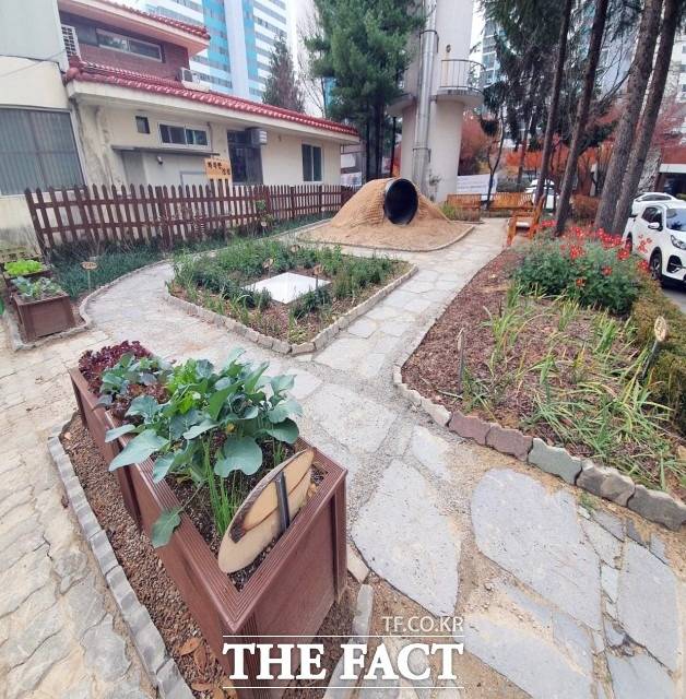 정읍시 관계자는 “시민 스스로 정원을 조성하고 가꾸는 활동을 통해 지역공동체가 활성화될 수 있기를 바란다”며 “시민이 주도하는 향기 정원 만들기에 많은 관심과 참여 바란다”고 말했다. / 정읍시 제공