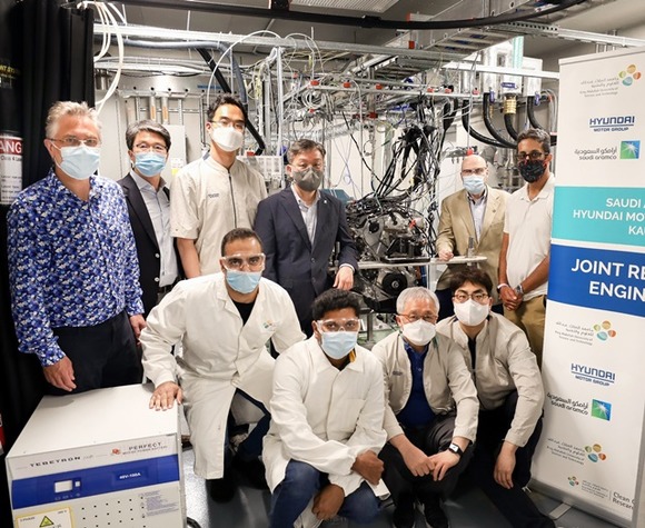 현대차그룹은 30일 아람코, 사우디아라비아 킹 압둘라 과학기술 대학(KAUST)과 초희박 연소 엔진과 친환경 합성연료 공동연구 협약식을 가졌다. /현대차그룹 제공