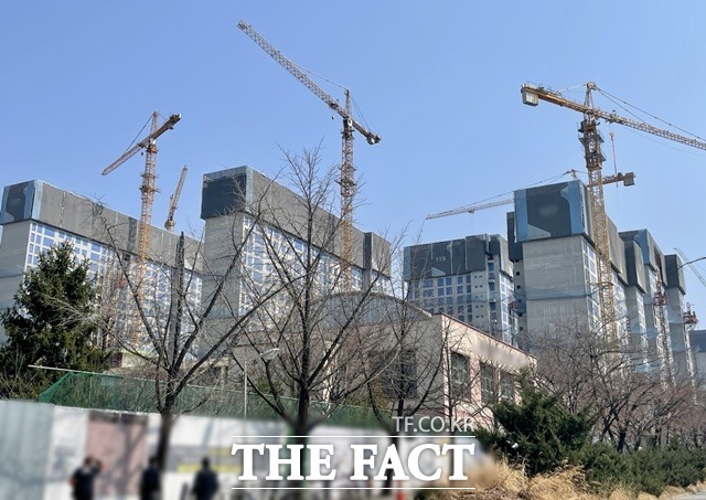 한국은행이 발표한 건설투자 회복의 제약 요인 보고서에 따르면 지난해 4분기 건설용 중간자재 가격 상승률은 전년 동기 대비 28.5% 올랐다. /이민주 기자