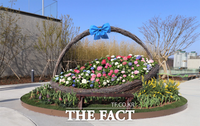 대전신세계 옥상에 위치한 하늘정원 / 대전신세계 제공