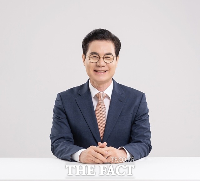 경남도교육감 선거의 중도·보수 단일 후보 경선 결과, 김상권 전 경남도교육청 교육국장이 확정됐다./김상권 선거사무소 제공