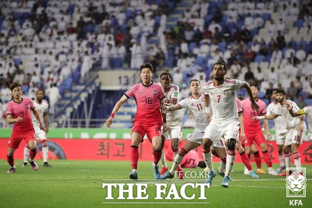 한국은 29일 UAE와 2022ㅇ 카타르월드컵 아시아 최종예선 A조 최종 10차전에서 상대의 탄력적 수비에 막힌 데다 골운까지 따르지 않아 고전을 면치 못 하고 첫 패배를 기록했다./두비이=KFA 제공