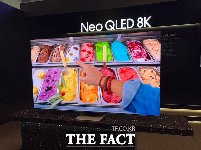 삼성전자는 31일 서울 서초동 삼성전자 딜라이트에서 네오 QLED 8K를 비롯한 TV 신제품 체험 행사를 진행했다. 사진은 네오 QLED 8K 모습. /한예주 기자