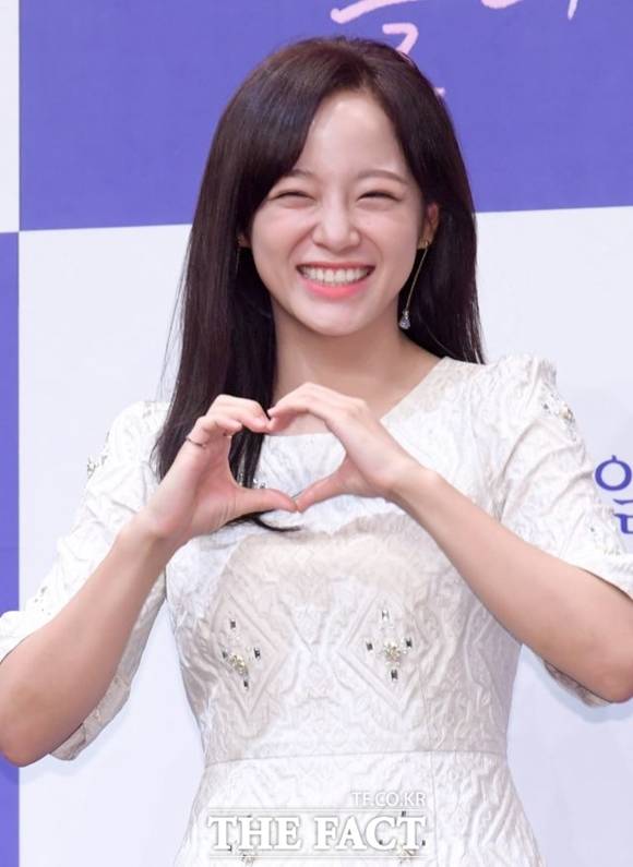 가수 겸 배우 김세정이 우크라이나 전쟁 난민을 위해 1천만 원을 기부했다. /더팩트 DB