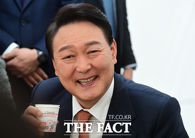 윤석열 대통령 당선인은 지난 30일 빌앤멜린다게이츠재단 빌게이츠, 멜린다 프렌치 게이츠 공동의장으로부터 축전을 받았다. 멜린다 프렌치 게이츠 공동의장은 윤 당선인에게 긴밀한 협력을 기대한다고 밝혔다. /국회사진취재단