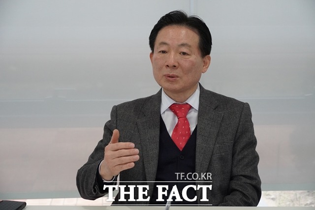 박찬우 충남도지사 예비후보가 선거를 앞두고 더팩트와 인터뷰를 하고 있다. / 내포 = 김아영 기자