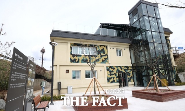 신평 군막사는 지역 예술인의 문화 창작 활동 공간인 ‘예술 창작소’로 재탄생해 시민에게 31일 공개됐다./고양시 제공