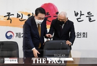  국민통합위 주재하는 윤석열, '단결과 국민 통합' 강조 [TF사진관]